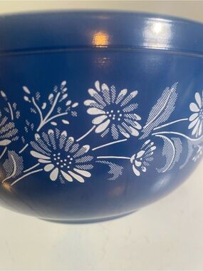 Vintage Pyrex Colonial Mist Round Mixing Bowl 8.5” Diameter